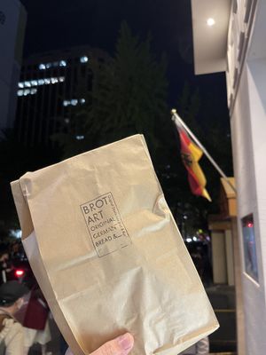 The bread inside the bag is vegan 😭 I was so exited that I found german bread and also that there were vegan tags, that I forgot to make photos of it 😭  at Brot Art in Seoul