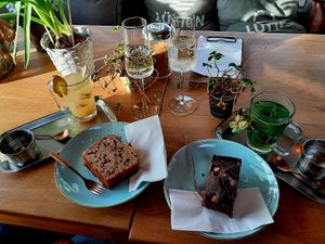 Ingwertee, Bananabrot, Sekt, Schokokuchen, Minztee at Lütten in Fehmarn