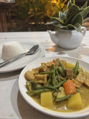 Tofu Curry  at Kusinero del Barrio in San Vicente Palawan