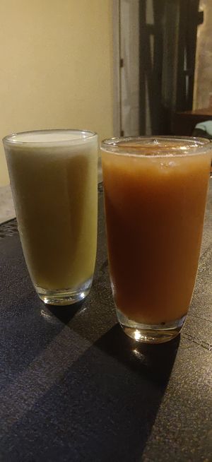 Jugo de Pina y jugo de cereza at Bambu in Santo Domingo
