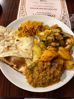 vegane Speisen am Buffet klar ausgeschildert  at Continent in Karlsruhe