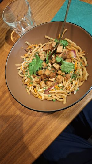 Noodles est très bon restaurant avec une excellente alternative vegetalienne at N88dles in Toulouse