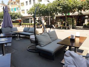 Outdoor seating at Pure8.ch in Interlaken