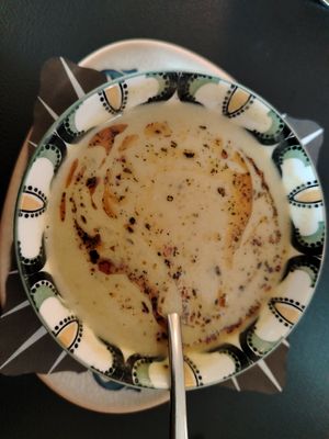 Zuppa di verdure speziata servita come antipasto del piatto del giorno at Anatolia in Basel