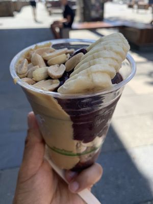 The works with banana peanuts vegan granola and peanut butter. $17   #Veganuary at Oakberry in Surfers Paradise
