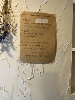 wifi and seating policy  at Wooded Coffee 우디드커피  in Anyang