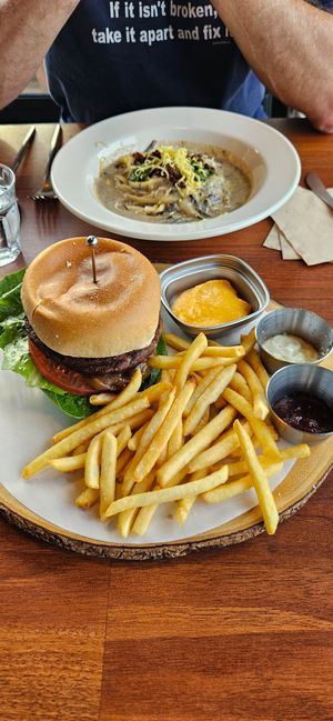 Cheese burger and Bracken cream pasta at Avec in Jeju