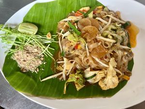Veg pad Thai   at Saman Islam in Bangkok