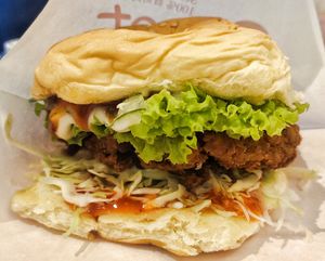Chicken Burger delicious👍🏻 at Mito - 米多 in Kuching
