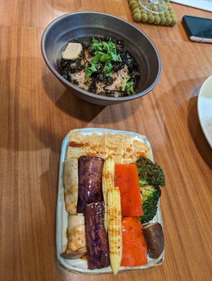Grill vege bowl at Islander Cafe 嶼人咖啡 in Taipei