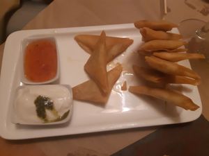 Samosas (vegan option) at Anita Giro in Valencia