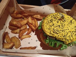 Spicy cecio + fries at Flower Burger in Trento