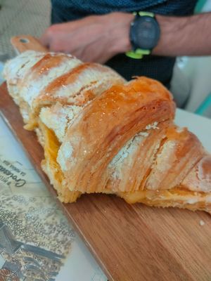 Croissant maça e canela at O Melhor Croissant Da Minha Rua - Guimarães II in Guimaraes