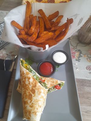 Tortilla (vegetarian, but could be probably made vegan, since stuff is really nice) and sweet potato chips. at Škafet in Skradin