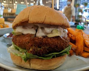 Avocado burger at Common Grounds in Dubai