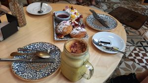 Scones and spiced milk at Lavaysalt in Gran Canaria