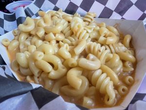 Mac n chz  at The Dirty V in Apex