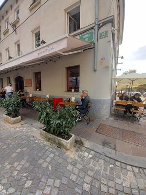 Cute street terrace at Pizzeria Piccola in Ljubljana