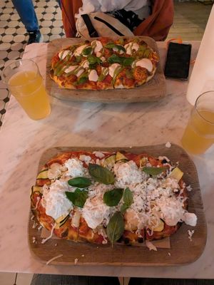 Die beiden Pizzen waren sehr lecker at Pizzeria Piccola in Ljubljana