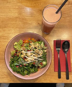 at Tiki Poke Bowl in Hamburg