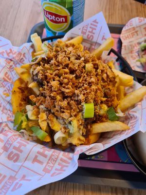 Loaded Fries Rendang at The Shift  in Den Bosch