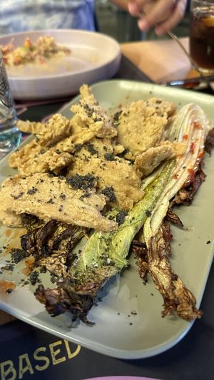 No Pollo karaage con col braseada  at TROPICOOL in Madrid