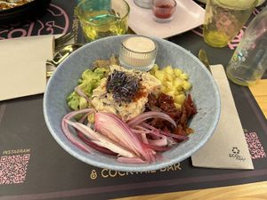 Poké bowl de “pollo" #Veganuary at TROPICOOL in Madrid