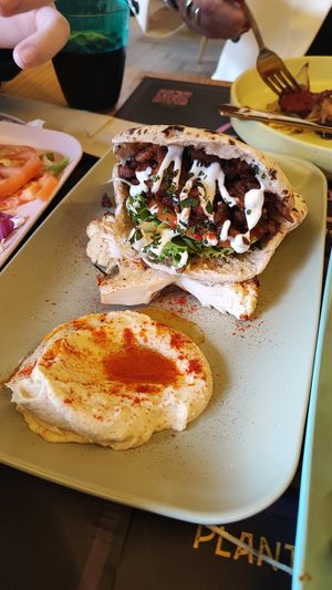 Shawarma at TROPICOOL in Madrid