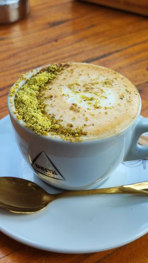 Pistacho latte at TROPICOOL in Madrid