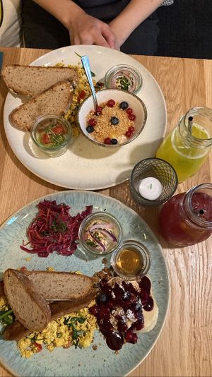 Emmis (Top) and ultimate (bottom) breakfast   at Emmi's Kitchen - Schwabing in Munich
