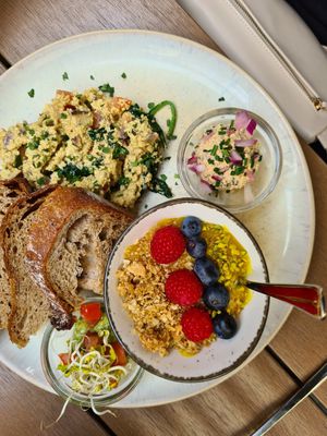 Emmis Frühstück Teller at Emmi's Kitchen - Schwabing in Munich