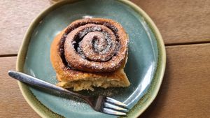 Zimtschnecke at Emmi's Kitchen - Schwabing in Munich