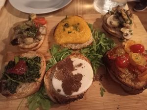 Vegan bruschette at Basils in Brussels