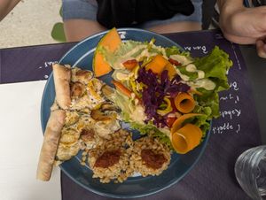 Vegane Tarte mit Salat at Verveine - Bistro Nature in Montbrun-les-bains