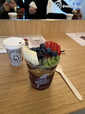 Vegan 🌱 & black coffee  at Oakberry in Brussels