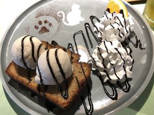 Banana bread with ice cream and whipped cream  at Katzentempel - Hamburg in Hamburg