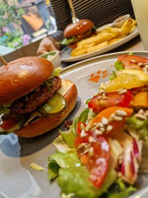 vegane Burger  at Katzentempel - Hamburg in Hamburg