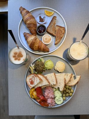 Fellnasen-Frühstück für 2  at Katzentempel - Hamburg in Hamburg