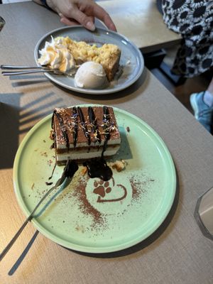 Tiramizu und Apple-Pie  at Katzentempel - Hamburg in Hamburg