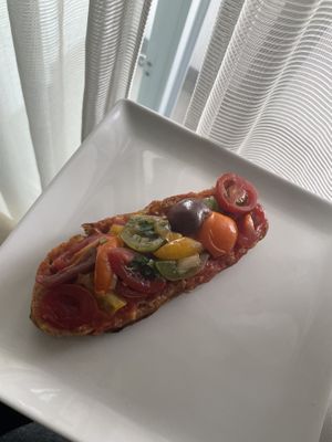 The tomatoes on toasted baguette   at Te Cor Gentil テコールジャンティー in Tokyo