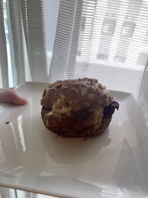 The burger   at Te Cor Gentil テコールジャンティー in Tokyo