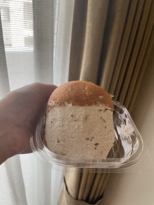 The cream sandwich   at Te Cor Gentil テコールジャンティー in Tokyo