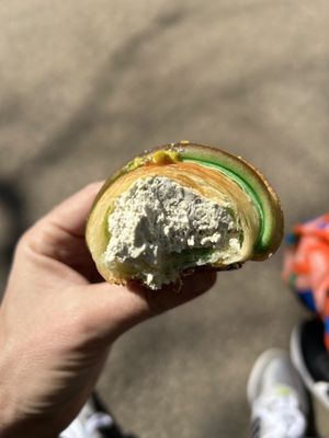 Don’t leave Tokyo before trying this pistachio croissant with cream inside. 🥐🥐🥐  at Te Cor Gentil テコールジャンティー in Tokyo