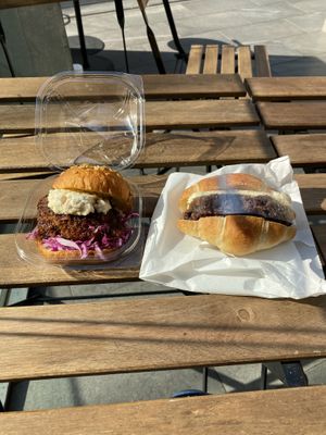 Croquette Burger and Adzuki Butter Roll (あんバター)  at Te Cor Gentil テコールジャンティー in Tokyo