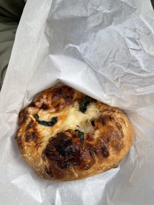 Pizza bread  at Te Cor Gentil テコールジャンティー in Tokyo