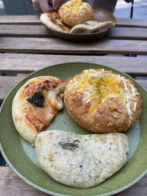 Curry cheese bread, margherita pizza and herb bread   at Te Cor Gentil テコールジャンティー in Tokyo