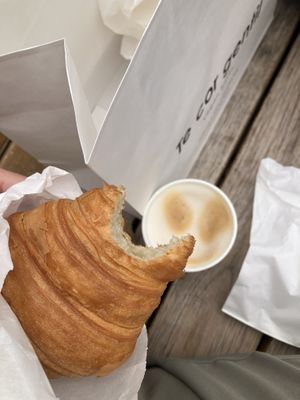 coffee and plain croissant  at Te Cor Gentil テコールジャンティー in Tokyo