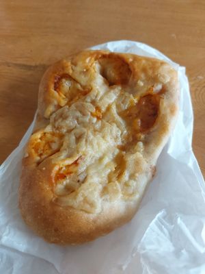 Pizza bread at Te Cor Gentil テコールジャンティー in Tokyo