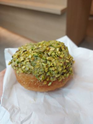 Pistachio donut at Te Cor Gentil テコールジャンティー in Tokyo