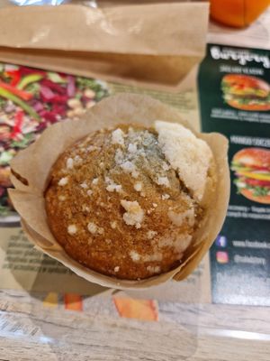 Vegan blueberry muffin at WAW - Salad Story - Gate 32 in Warsaw